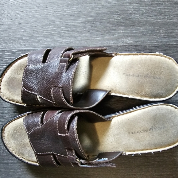 *Easy Spirit Wedge Sandals* - Picture 9 of 11